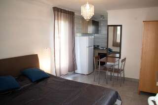 Апартаменты Villa Adria Apartments Будва Семейный люкс с балконом-4