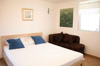 Апартаменты Villa Adria Apartments Будва Семейный люкс с балконом-8